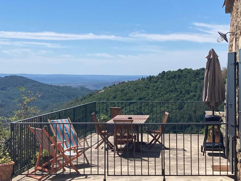 Maison de vacances Jolie maison avec vue, dans bâtisse cévenole Chemin de la Serre 07200 Lentillères