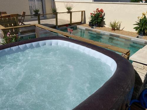 Jolie maison cocoon piscine/jacuzzi
