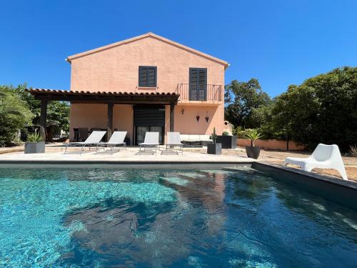 Jolie maison de vacances avec piscine