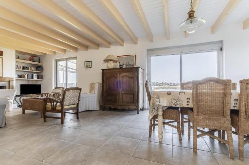 Jolie maison et sa veranda pour de belles vacances