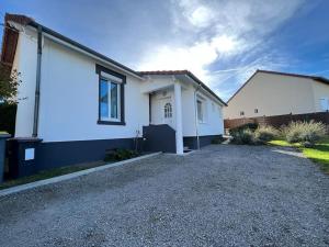 Jolie maison, jardin et parking