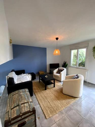 Jolie maison spacieuse avec jardin