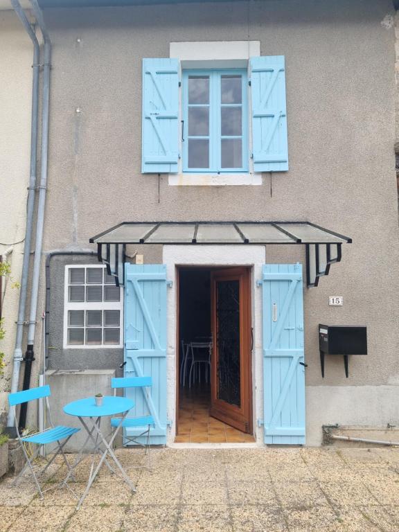 Jolie petite maison dans village fortifié 15 Rue de Magnac, 16420 Brigueuil