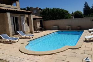 Maison de vacances jolie villa avec piscine 7 lotissement Clair Notre Dame 139 avenue Lacanau 13700 Marignane Provence-Alpes-Côte d\'Azur