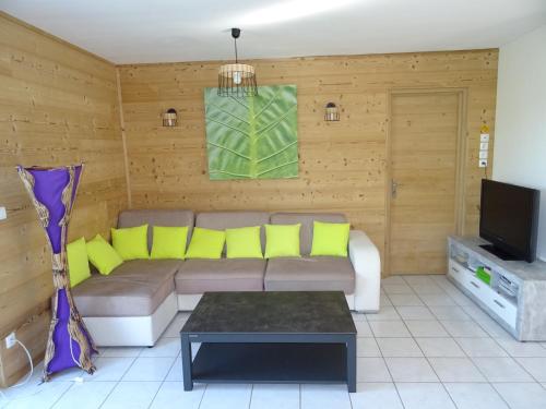 Jolie villa contemporaine avec terrasse et terrain