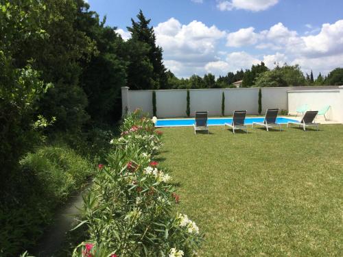 Jolie villa vacances climatisée avec piscine privée, proche du centre village de Mouriès à pieds, au coeur des Alpilles, LS1-302-Bouvino