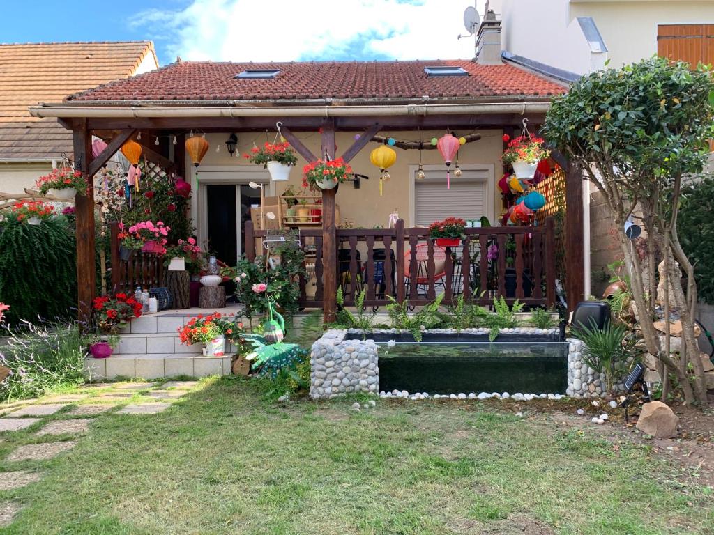 Maison de vacances Joyeuse villa de 2 chambres avec jardin fleuri 8 Avenue de la Cure d'air 91400 Orsay