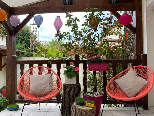 Joyeuse villa de 2 chambres avec jardin fleuri