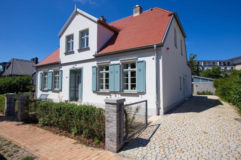 Maison de vacances Kapitänshaus Luv & Lee Lindenstraße 1 18347 Wustrow