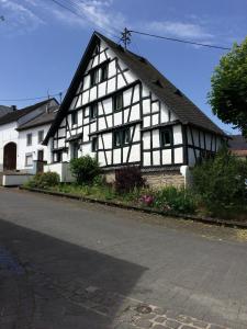 Maison de vacances Kellisch Haus Zur Sternwarte 2 54552 Schalkenmehren Rhénanie-Palatinat