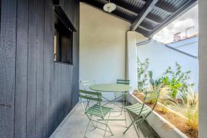 Kindahouse