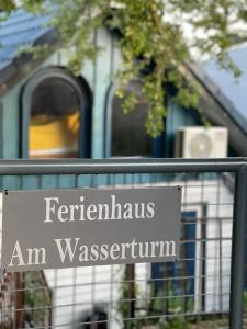 Kleines-Ferienhaus-am-Wasserturm-Mayen-mit-Grill-Kamin-und-kleiner-Terrasse
