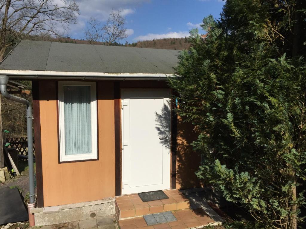 Kleines Haus am Wald Alte Weinstraße 35, 98554 Benshausen