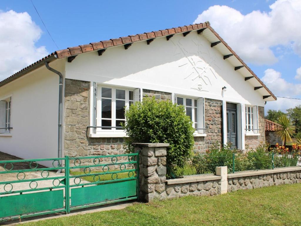 Kleines Haus mit Hallenbadnutzung