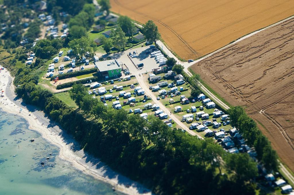 Knaus Camping- und Ferienhauspark Rügen Zittkower Weg 30, 18556 Altenkirchen