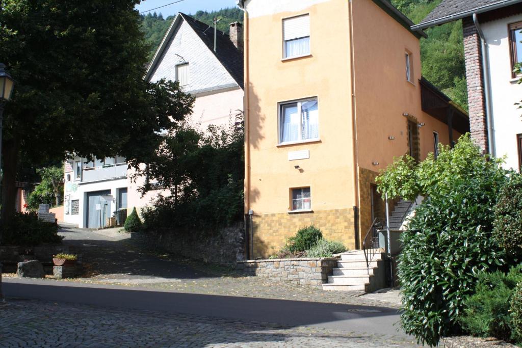 Komfort Ferienhaus FEWO70 Brunnenstr. 70 FEWO70, 56814 Bremm