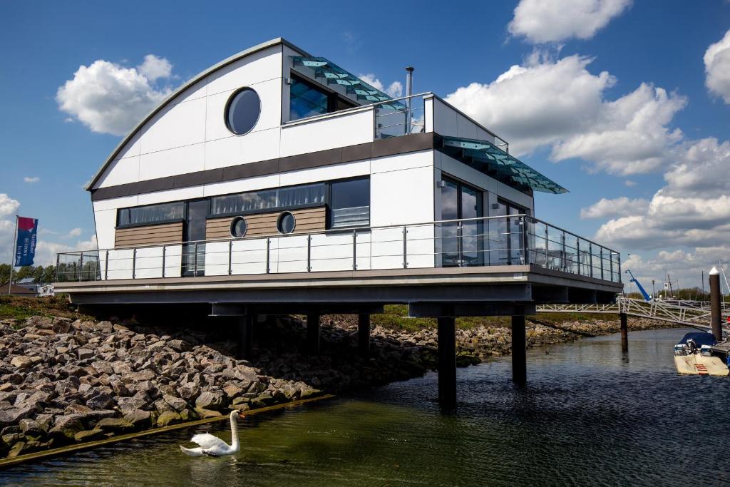 Maison de vacances KYST 5410 Floating Home 1 An der Wiek 7-15 23730 Neustadt in Holstein