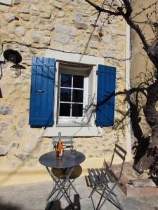Maison de vacances L'angélus, gîte de charme au coeur du vieux village de Sablet 3 Rue de l'Église 84110 Sablet Provence-Alpes-Côte d\'Azur