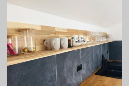 L'annexe des Cigales, à l'ombre des chênes lièges