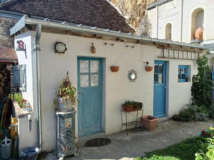 Maison de vacances L'atelier : Petite maison atypique avec jardin 67 Rue Haute 41800 Trôo