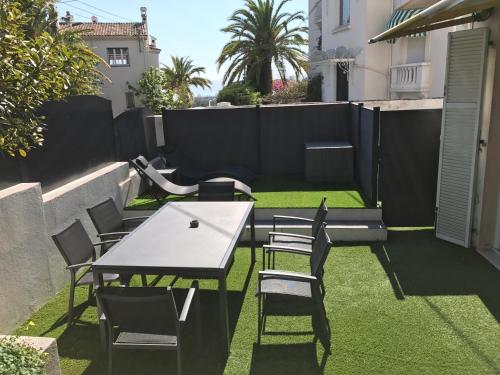 L ensoleillée MAISON 2 CHAMBRES-PRIVATE HOUSE CANNES
