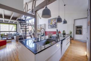 Maison de vacances L'IBAÏ LOFT - Magnifique maison avec piscine aux Chartrons 91 rue Surson 33300 Bordeaux Aquitaine