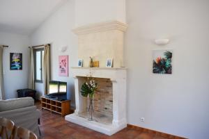 Maison de vacances L'Ormeau - Lovely house with pool tennis court kids playground Le Grand Tourtre 16210 Chalais -1