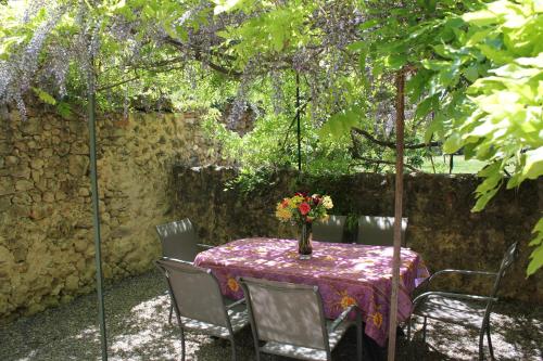 L'Oubradou Charming mas in Provence with shared pool nature and calm