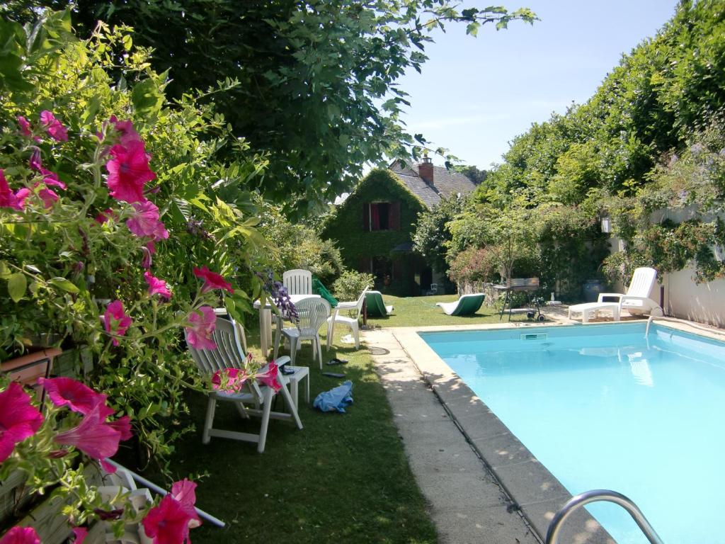 L'OUSTALOU SAINT NECTAIRE MAISON DE CHARME EN AUVERGNE PISCINE PRIVEE Quartier du Barberoux, 63710 Saint-Nectaire