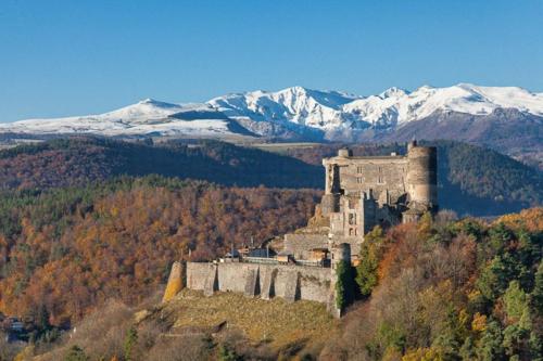 L'OUSTALOU SAINT NECTAIRE MAISON DE CHARME EN AUVERGNE PISCINE PRIVEE