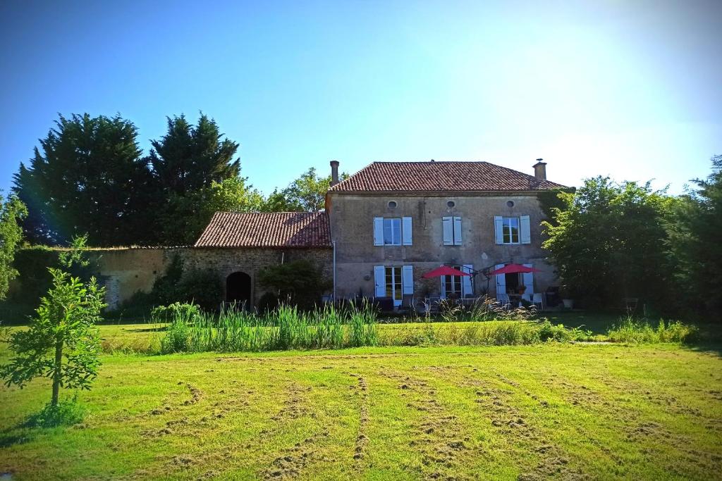 Maison de vacances La Barbarde - Grande demeure familiale au charme authentique 13 La Basse Barbade, Moussac, France 86150 Moussac-sur-Vienne