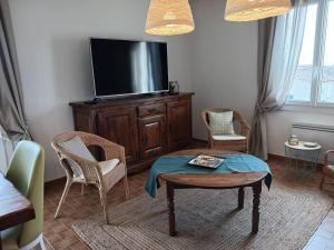 La Batiie Neuve avec piscine partagé