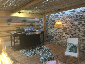La Bohème. Maison de village cosy, jardin et spa.
