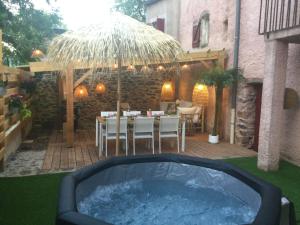 La Bohème. Maison de village cosy, jardin et spa.