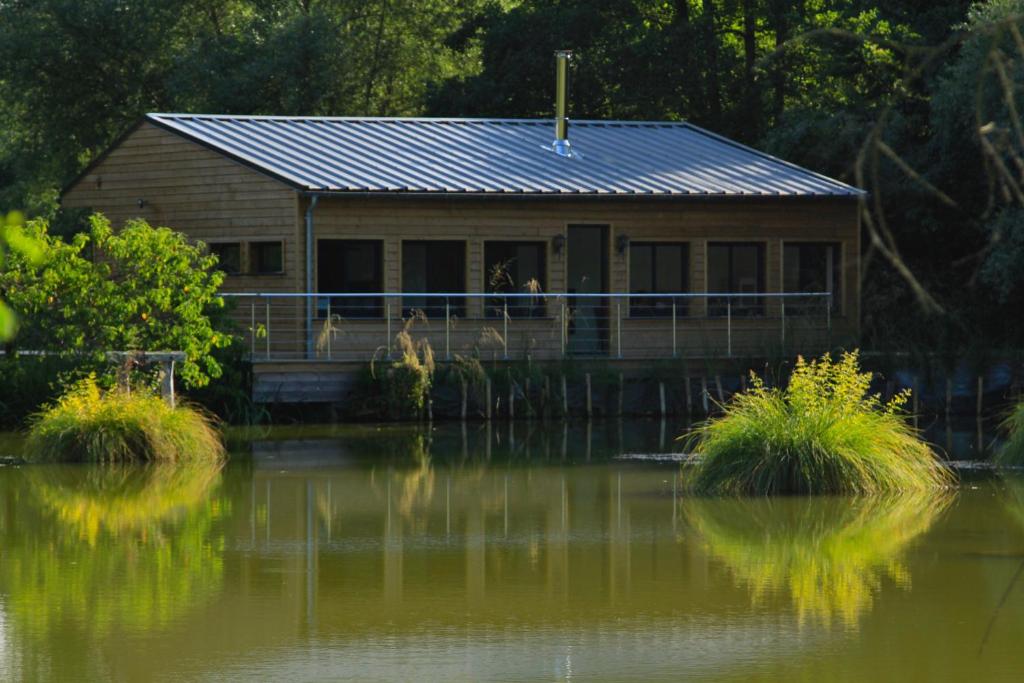 Maison de vacances La cabane du pont du Douet Chemin d’en la foucaudière Près du pont du Douet 37130 Mazières-de-Touraine