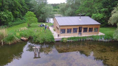 La cabane du pont du Douet