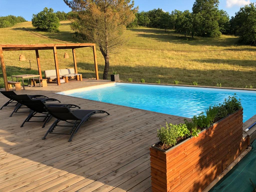 Maison de vacances La Case à Nini paisible maison avec piscine Lieu-dit Breil-Bas 46310 Peyrilles