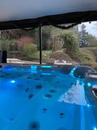 La Charmeraie : gîte de charme, piscine et spa
