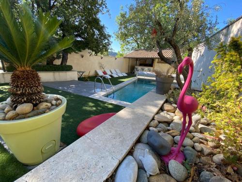 la cigale rouge Maison de vacances tout confort avec piscine chauffée dans la pinède