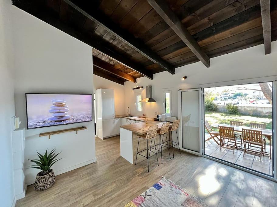 La Colombe sous les Oliviers - Bas de Villa avec piscine - vue mer et lac