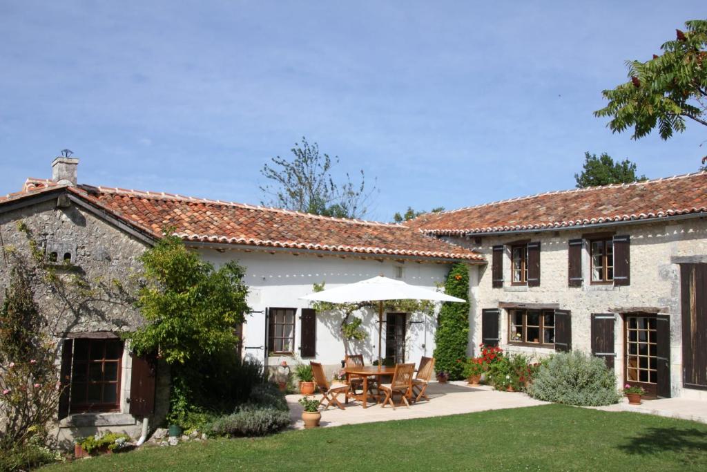 La Cotte Remote house for family getaway in Périgord La Cotte, 24320 Nanteuil-Auriac-de-Bourzac