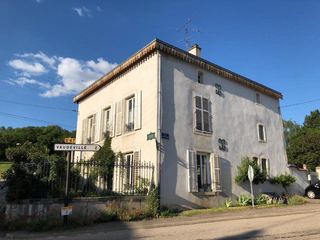 La Fourmi Home 13 Rue du Maréchal de Beauvau, 54740 Haroué