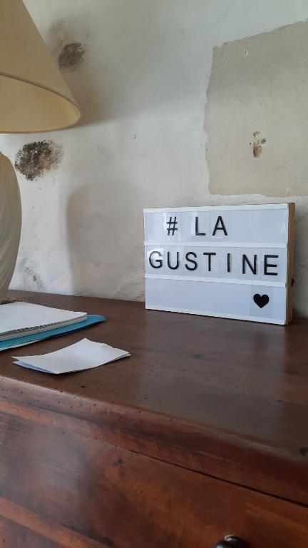 La Gustine 14 Rue Pierre Ballue, 37160 Descartes