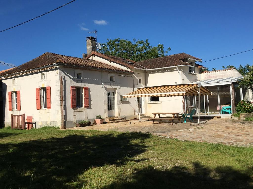 Maison de vacances La Jarisse Meynard 24800 Saint-Martin-de-Fressengeas