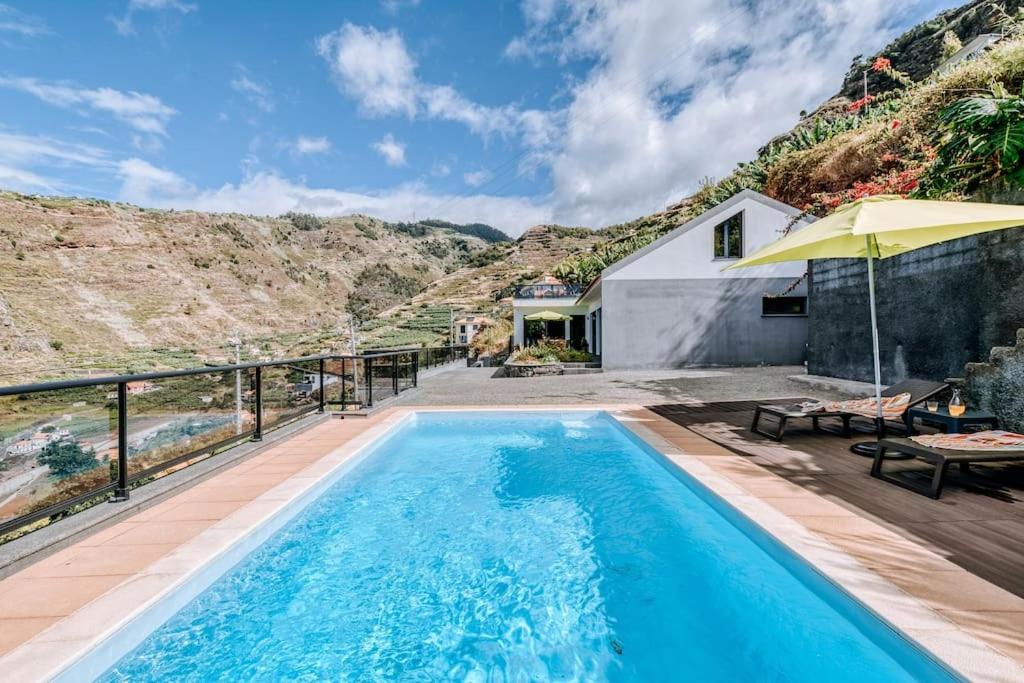 Maison de vacances La Madérene with Pool by Stay Madeira Island Estrada do Pico Ferreiro 9350-406 Tábua