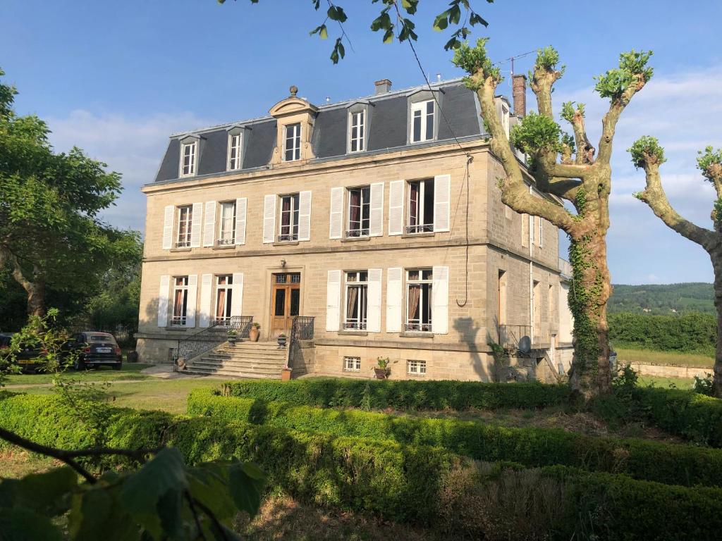 La maison à la porte bleue