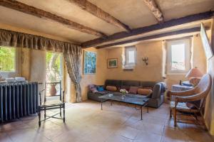 La Maison aux Volets Bleus