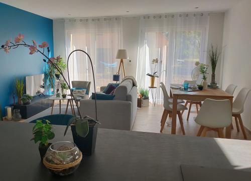 LA MAISON BLEUE, à 20 mn de Strasbourg, sur la route des vins, jusqu'à 6 personnes, Sélestat