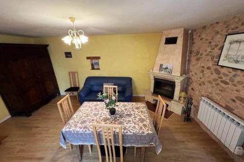 LA MAISON BLEUE- SEJOUR FAMILiAL ET PRO- GRANDE CAPACITE - WIFI - PARKING PROCHE GRATUIT