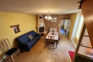 LA MAISON BLEUE- SEJOUR FAMILiAL ET PRO- GRANDE CAPACITE - WIFI - PARKING PROCHE GRATUIT